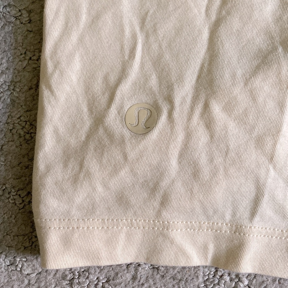 LULULEMON cream twist tee, Sz 6. - Picture 3 of 5